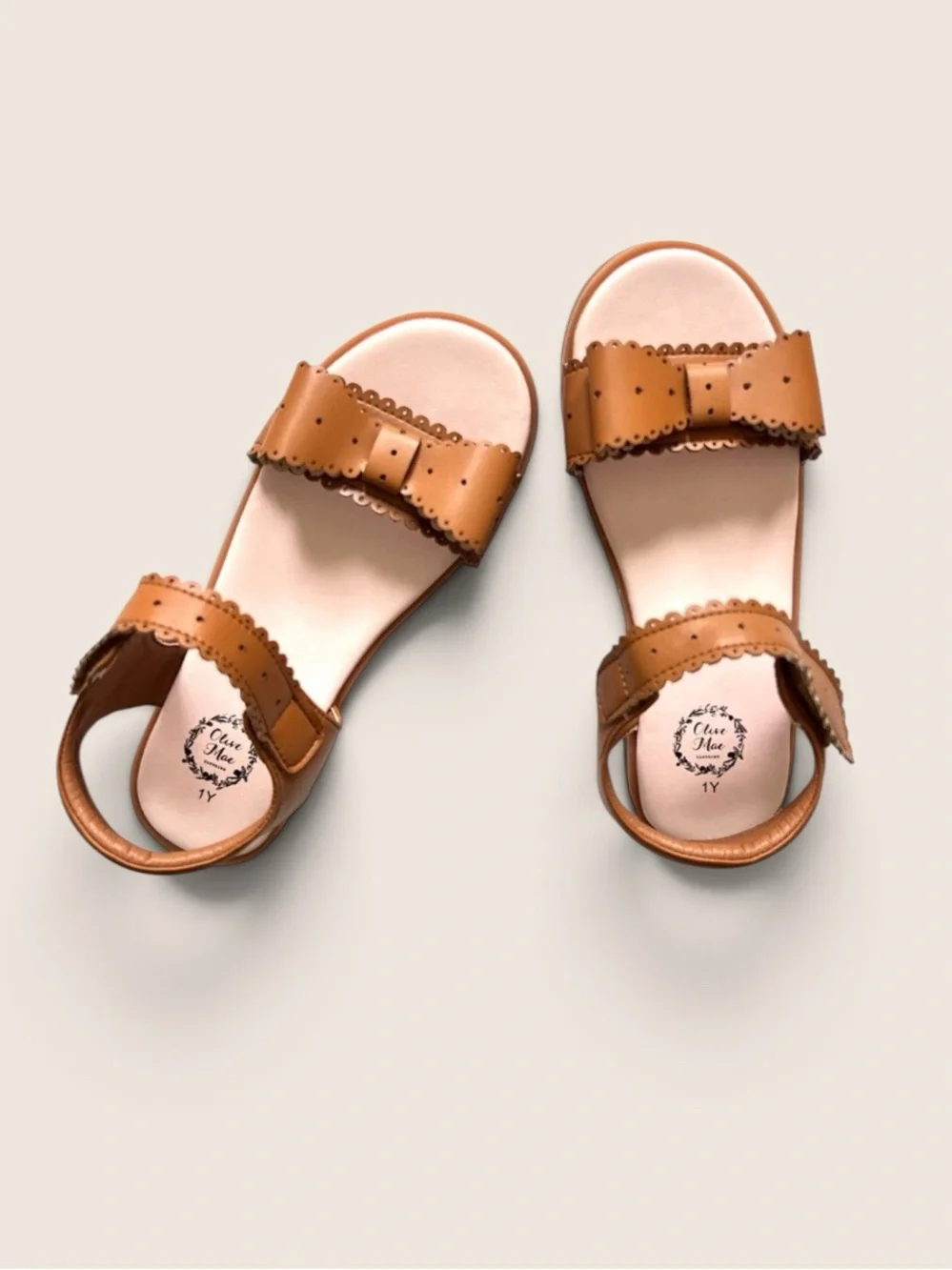 New OLIVE MAE Kids Tan Brown Bow Sandals Size 1Y Scallop Perforated Detail